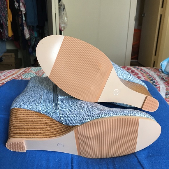 Women Ankle Boots - Picture 3 of 6